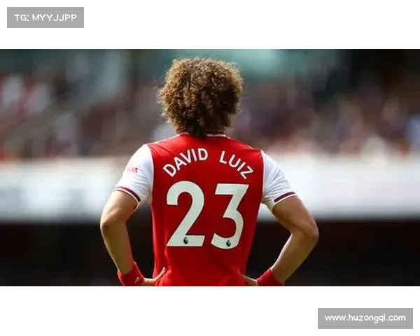 大卫路易斯：从后卫到组织者解析其在球队中的战术定位与核心价值